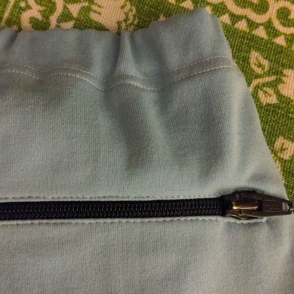 Lifa light blue nylon Capri joggers - Picture 5 of 8
